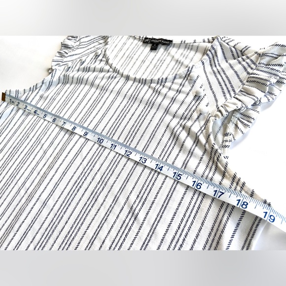 ADRIANNA PAPELL Flutter Sleeve Blouse with Button Details Size M - Picture 8 of 8